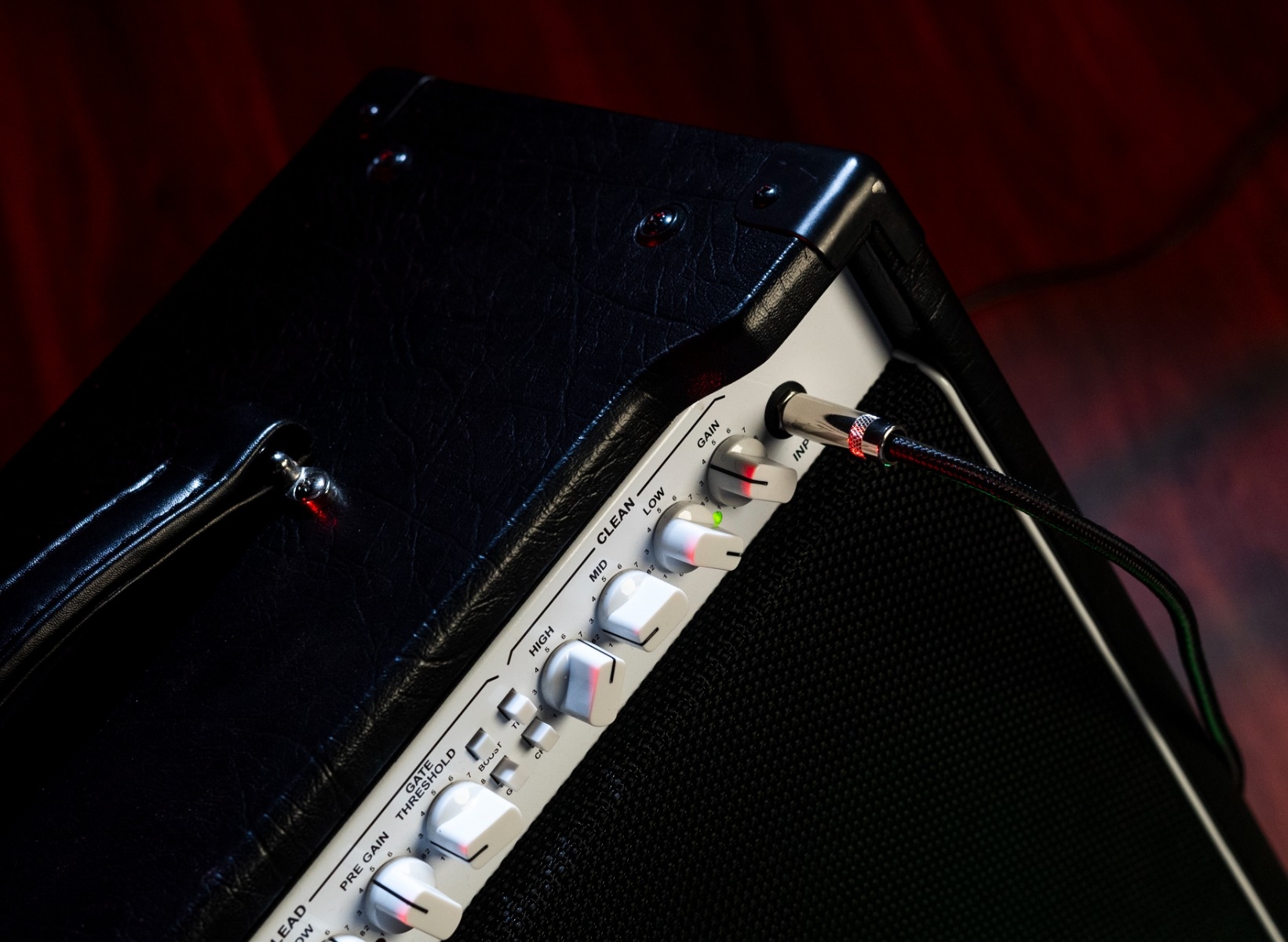 Peavey Invective.112 Combo Barnes Mullins Faith Guitars Admira Guitars Yanagisawa Saxophones Hofner Guitars Vandoren Reeds Thomastik Infeld Hidersine