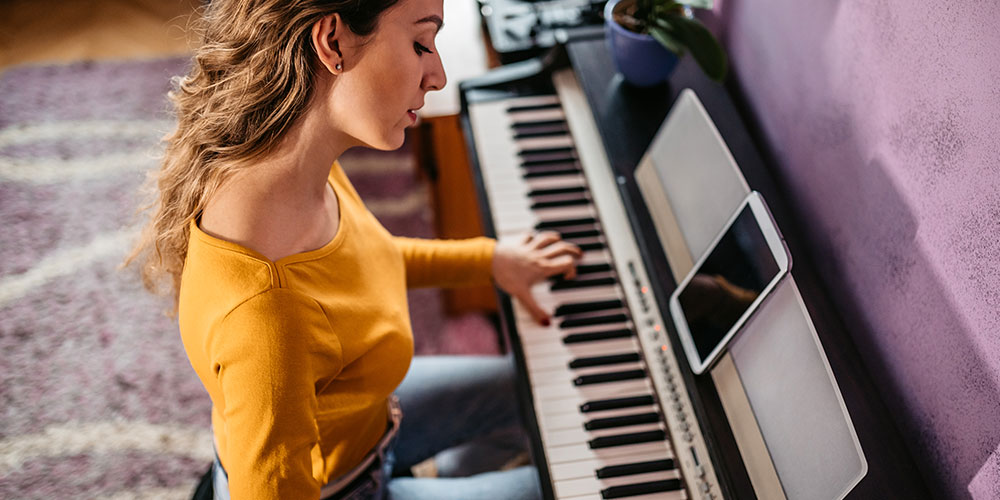 Learning to Play the Piano Online: Pros and Cons - The Piano Players